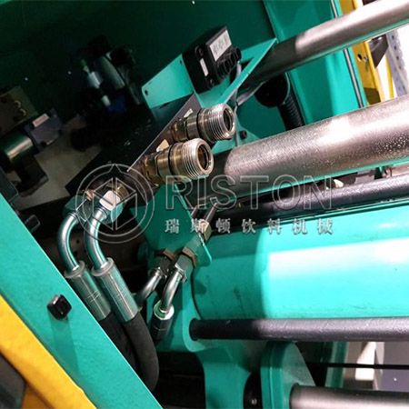 Automatic injection molding machine